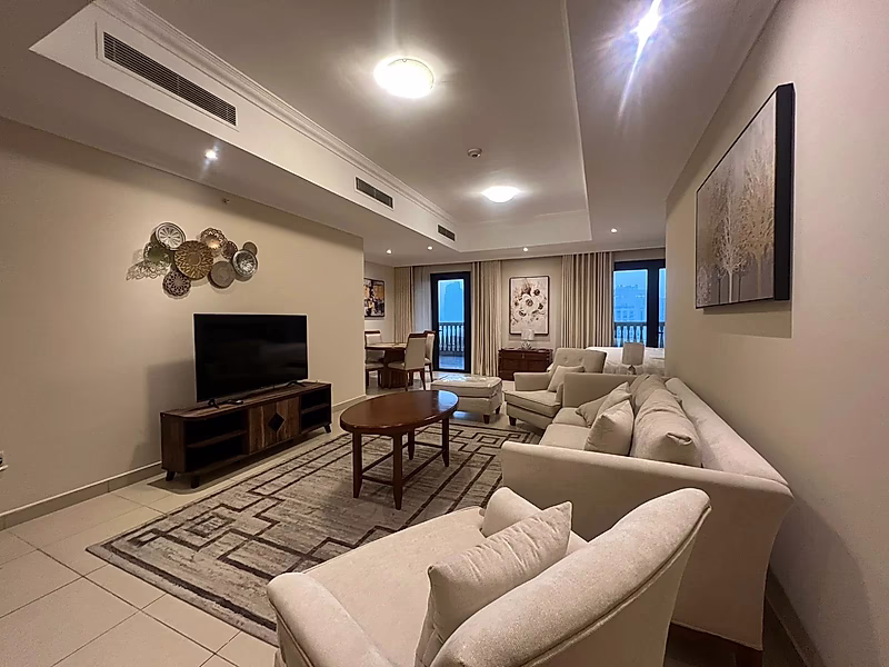 Elegant Furnished Studio in Porto Arabia | Prime Pearl Location - Photo 2