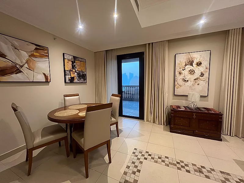 Elegant Furnished Studio in Porto Arabia | Prime Pearl Location - Photo 4