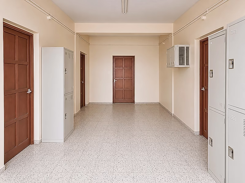 سكن عمال و3 مستودعات للإيجار - Photo 3