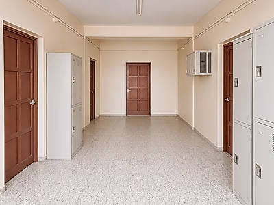 سكن عمال و3 مستودعات للإيجار