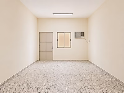 سكن عمال و3 مستودعات للإيجار