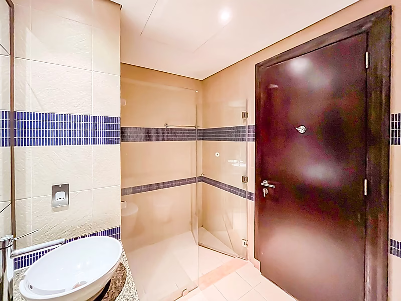 Exquisite One-Bedroom Haven with Extra Storage in Porto Arabia, The Pearl Qatar - Photo 8