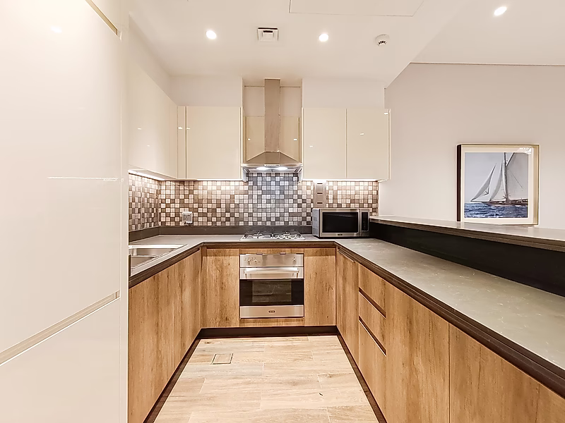 Luxury Living in Marina District | 13 Months Contract - Photo 2