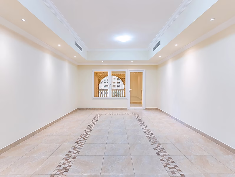 BILLS INCLUDED | BIG SIZED 1-BR BALCONY IN PORTO - Photo 1