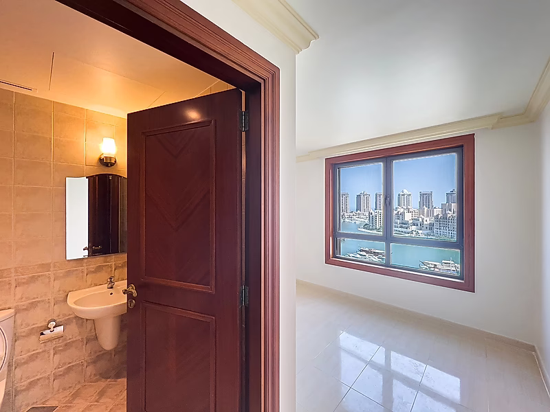 SPACIOUS 3 BEDS + M | FULL MARINA VIEW | PORTO - Photo 13