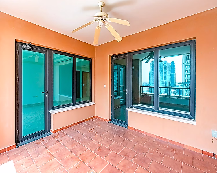 SPACIOUS 2 BEDROOM WITH BALCONY IN PORTO ARABIA - Photo 8