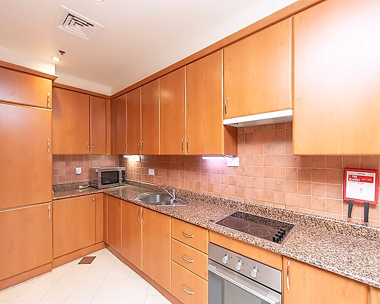 SPACIOUS 2 BEDROOM WITH BALCONY IN PORTO ARABIA - Photo 17