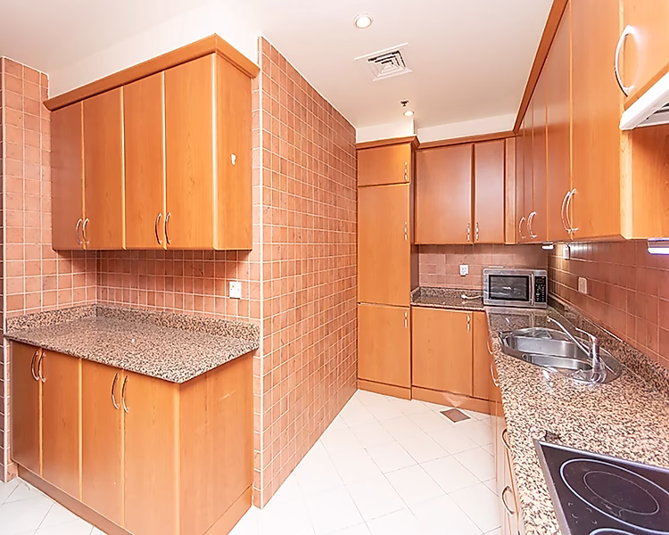 SPACIOUS 2 BEDROOM WITH BALCONY IN PORTO ARABIA - Photo 18