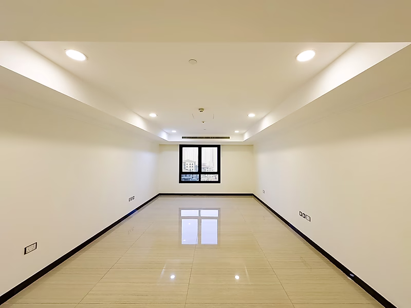 Bright 1-Bedroom Apartment | 135 SQM | Porto Arabia - Photo 2