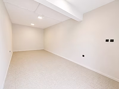 Newly Renovated Warehouse With 21 Staff Rooms