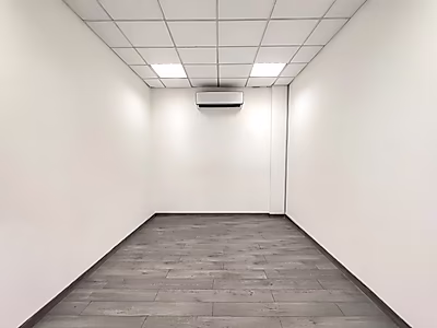 مساحة مكتبية استثنائية للإيجار على طريق سلوى