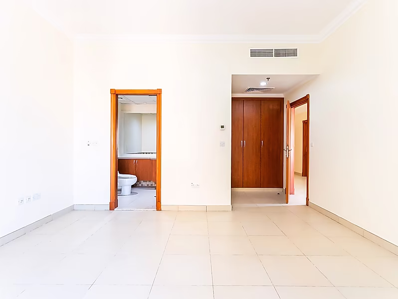 MARINA VIEW | SEMI FURNISHED 1BR APARTMENT IN THE PEARL | + 1 MONTH FREE - Photo 5