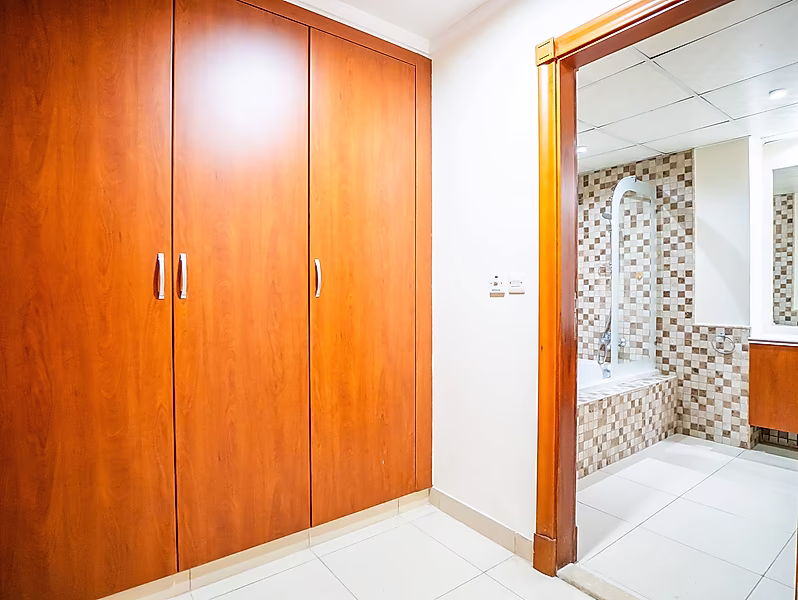 SEMI FURNISHED 1BR IN THE PEARL | 1 MONTH FREE - Photo 9