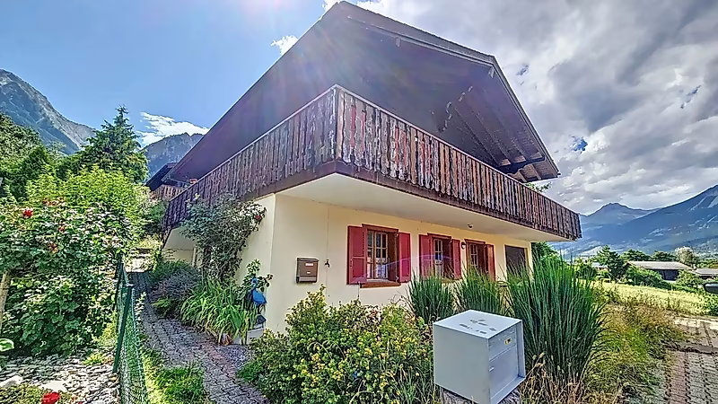 Charming Swiss Chalet with Spectacular Views – Susten, Valais - Photo 1