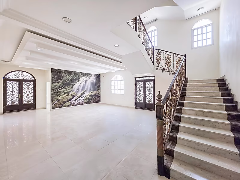 FOR SALE: Corner Villa in West Bay Diplomatic Area – Prime Location - Photo 2