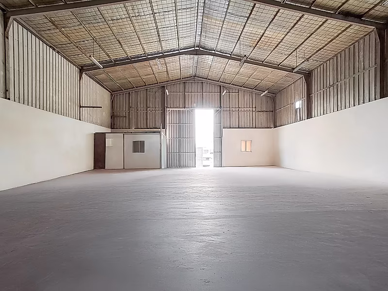 Steel & Aluminum Workshop for Rent – 280 sqm in Old Industrial Area - Photo 2