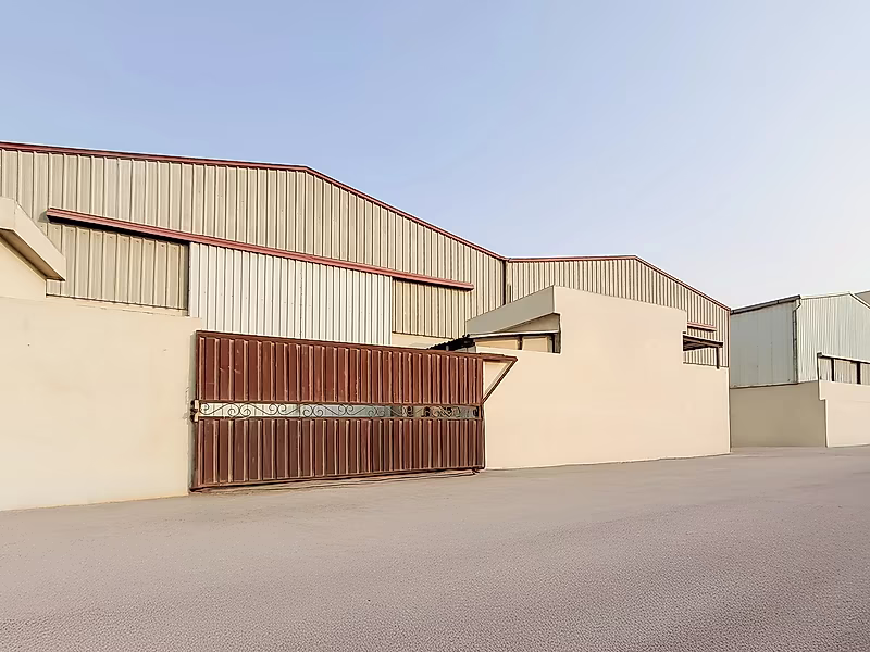 Steel & Aluminum Workshop for Rent – 280 sqm in Old Industrial Area - Photo 5
