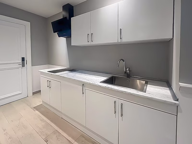 Apartment for Sale in Al Sadd - Ideal Living Space! - Photo 9