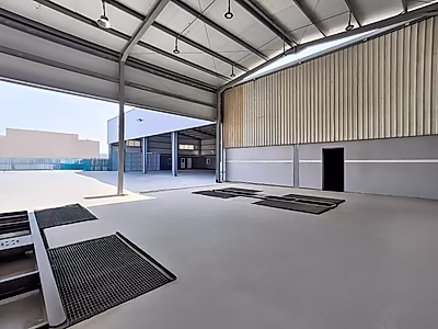 4,000 sqm Heavy Vehicle Garage for Rent in Birkat Al Awamer