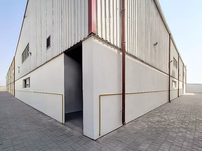 4,000 sqm Heavy Vehicle Garage for Sale in Birkat Al Awamer - Photo 6