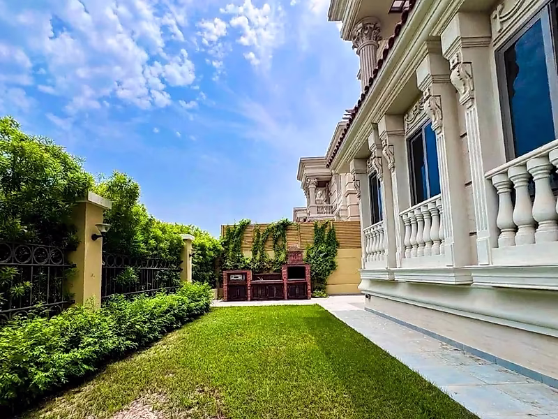 LUXURY 5BR PLUS MAID VILLA IN THE PEARL - Photo 22