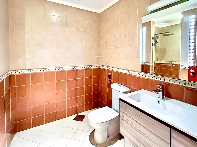 BEST VALUE SEA VIEW 2BR IN PORTO ARABIA - Photo 3