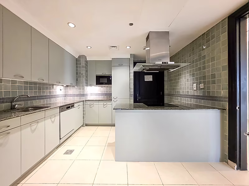 STUNNING 3BR+MAID MARINA VIEW FOR SALE - Photo 13