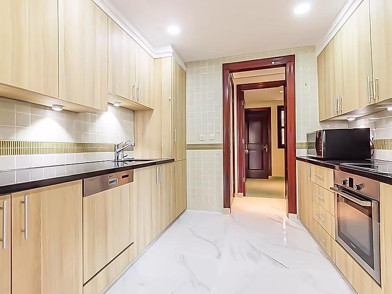 Live the Marina Dream – Elegant 4-Bedroom Townhouse in The Pearl - Photo 6