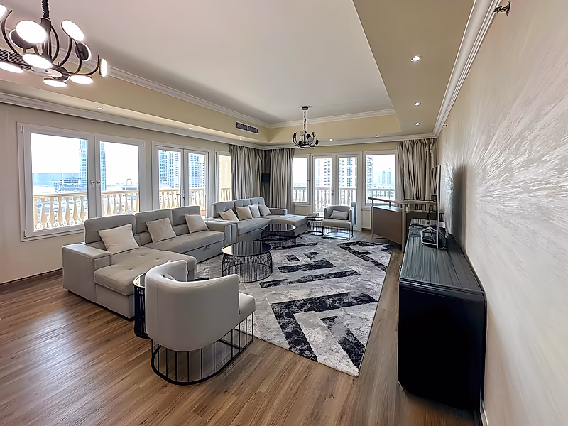 Luxurious 3-Bedroom + Maid's Room | Fully Renovated | Sea & Marina Views | One of The Pearl's Largest Layouts - Photo 1