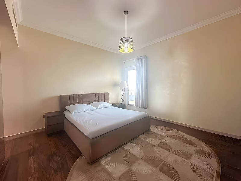 Luxurious 3-Bedroom + Maid's Room | Fully Renovated | Sea & Marina Views | One of The Pearl's Largest Layouts - Photo 7