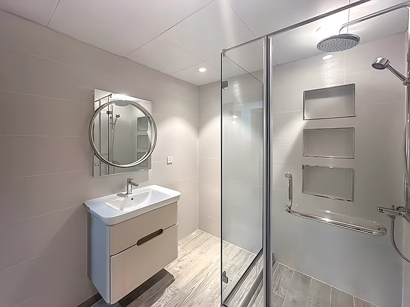 Luxurious 3-Bedroom + Maid's Room | Fully Renovated | Sea & Marina Views | One of The Pearl's Largest Layouts - Photo 9