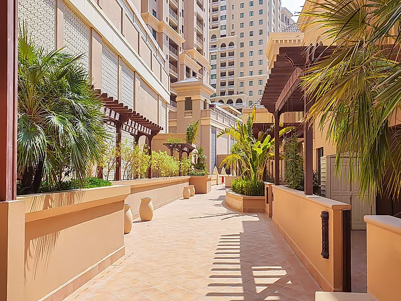 Live the Marina Dream – Elegant 4-Bedroom Townhouse in The Pearl - Photo 8