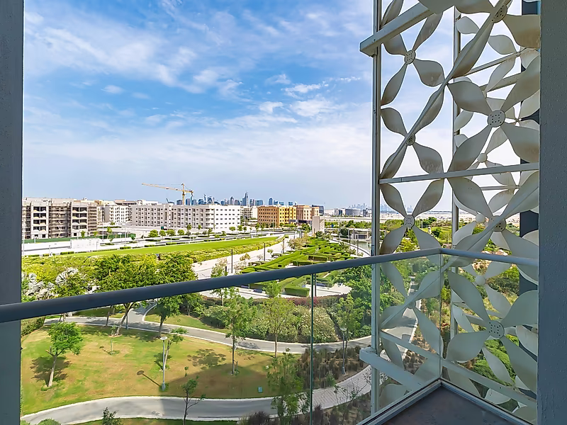 Luxury 2-Bedroom Apartment with Scenic Crescent Garden View - Photo 1