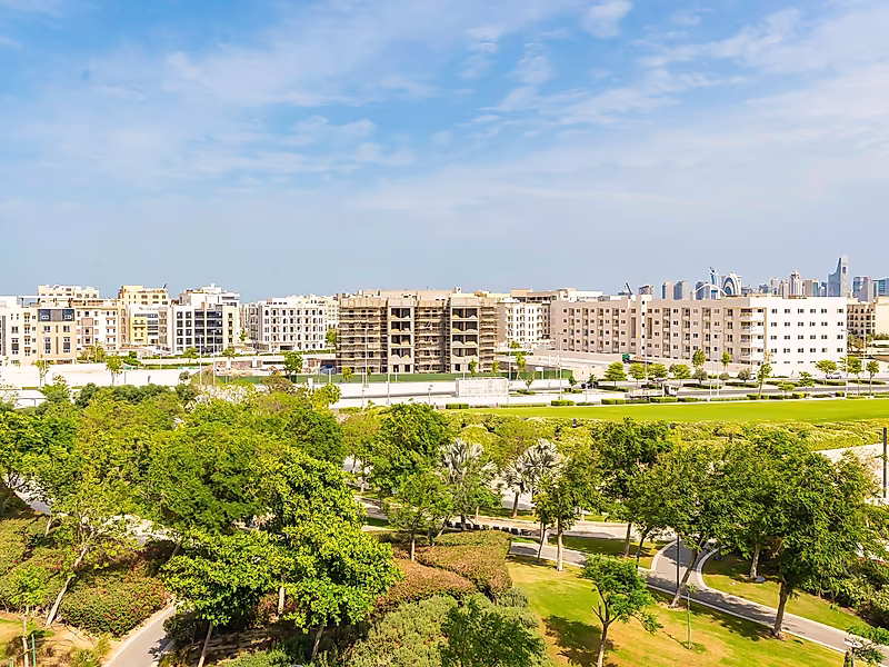 Luxury 2-Bedroom Apartment with Scenic Crescent Garden View - Photo 15