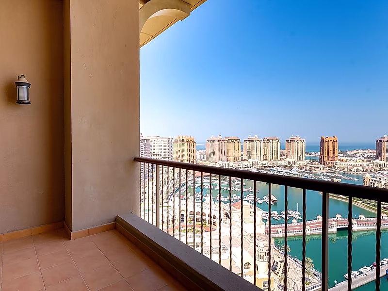 ELEGANTLY STYLED 2-BR APARTMENT | MARINA VIEW | PORTO - Photo 1