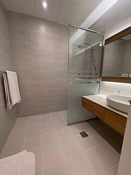 Furnished Hotel Apartment for Sale | 1-Bedroom + Living Room | 104 SQM | Bin Sheikh Towers, Al Sadd - Photo 4