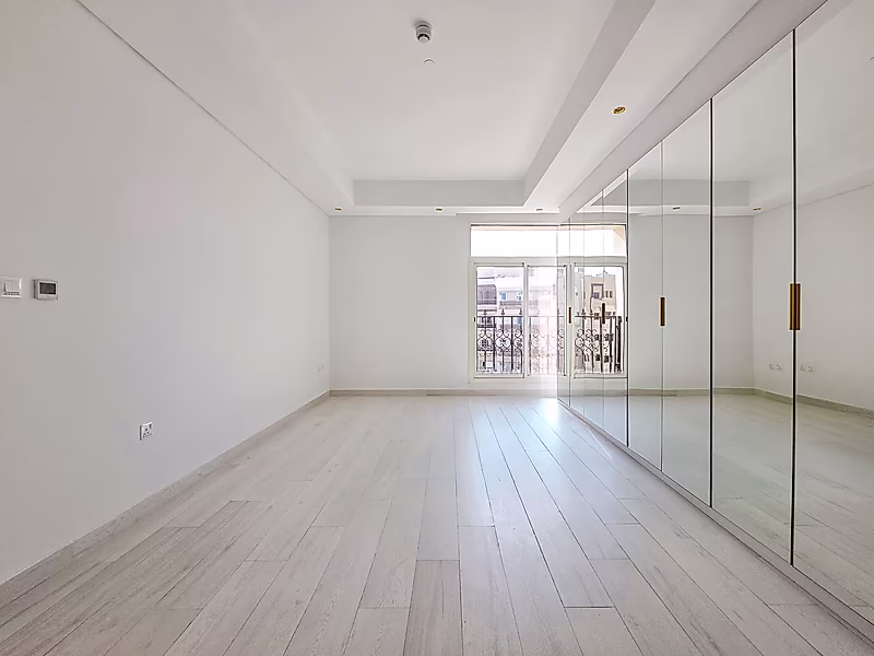 UNIQUE OPPORTUNITY! 2 UNITS MERGED | 4BR AND SPACIOUS LIVING AREA | LUSAIL - Photo 1