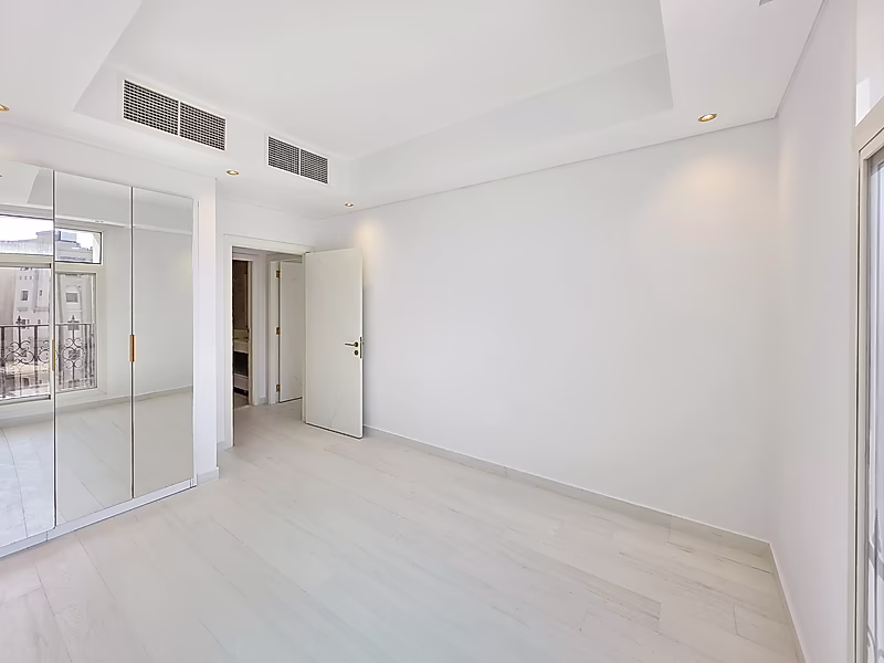 UNIQUE OPPORTUNITY! 2 UNITS MERGED | 4BR AND SPACIOUS LIVING AREA | LUSAIL - Photo 6