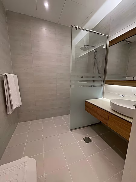 High-Return Asset | 1-Bedroom Hotel Apartment for Sale in Al Sadd - Photo 4