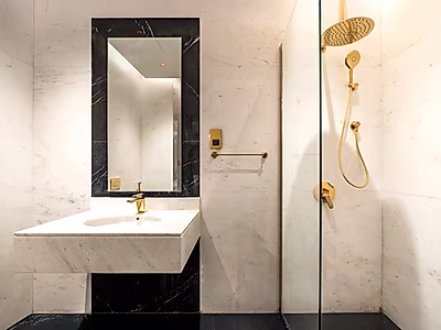 Extravagant 4BR Penthouse | Title Deed | Lusail