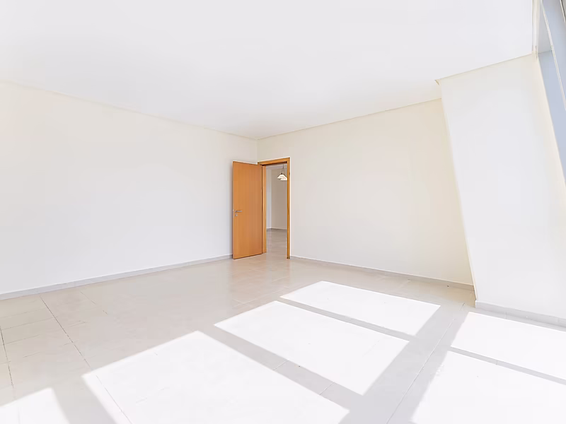High-Floor 2BR Apartment in Zigzag Tower | Strong ROI | Prime Investment - Photo 4