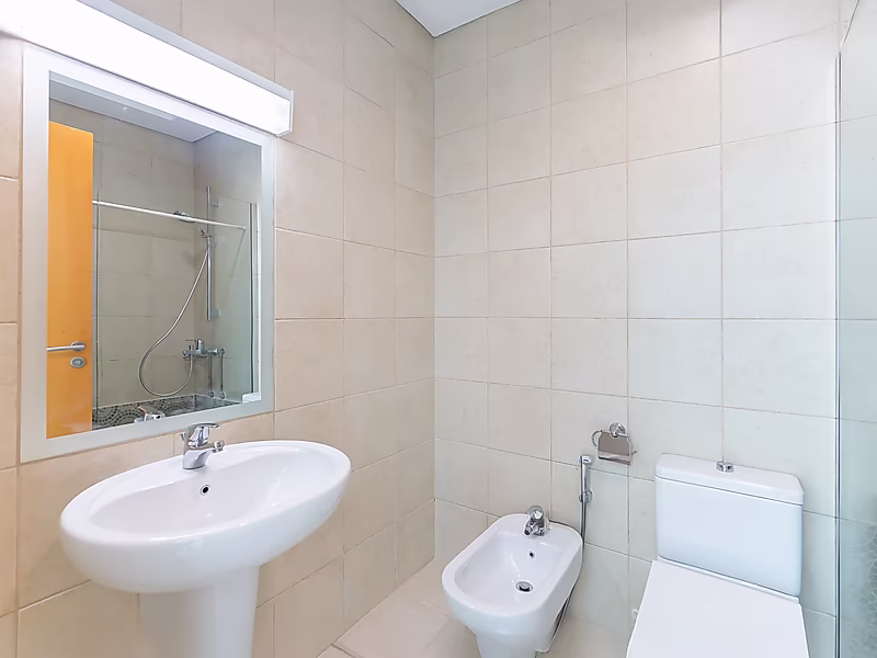 High-Floor 2BR Apartment in Zigzag Tower | Strong ROI | Prime Investment - Photo 9