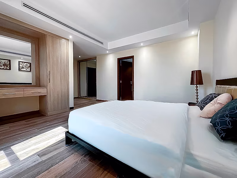 Luxury 1 Bedroom Apartment | Fully Furnished - Photo 4