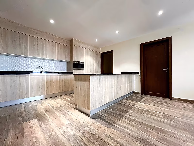 Luxury 1 Bedroom Apartment | Fully Furnished - Photo 5