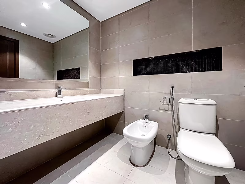 Luxury 1 Bedroom Apartment | Fully Furnished - Photo 7
