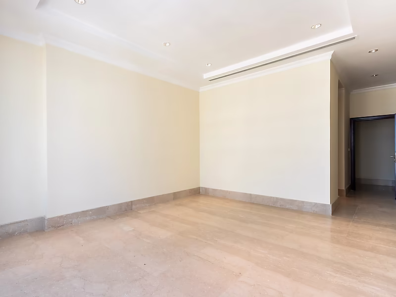 Luxury Penthouse for Sale in Porto Arabia - Photo 7
