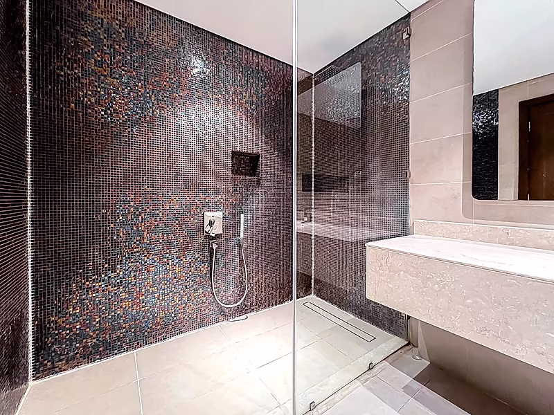 Luxury 1 Bedroom Apartment | Fully Furnished - Photo 9