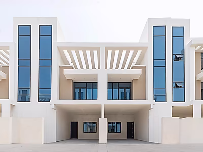 تاون هاوس 3 غرف + غرفة خادمة | مسبح خاص | 300 م² | موقفان | ياسمين سيتي – لوسيل | إعادة بيع مع خطة دفع حتى ديسمبر 2029