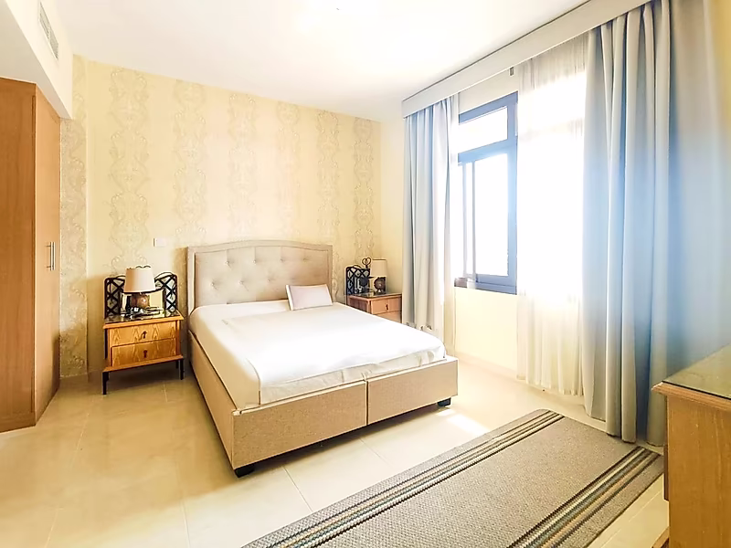 Luxurious 2BR Apartment | Fox Hills - Photo 4