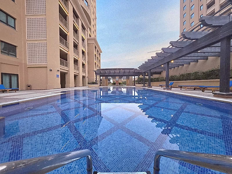 SMART INVESTMENT SPACIOUS 1 BEDROOM IN  PORTO ARABIA - Photo 2